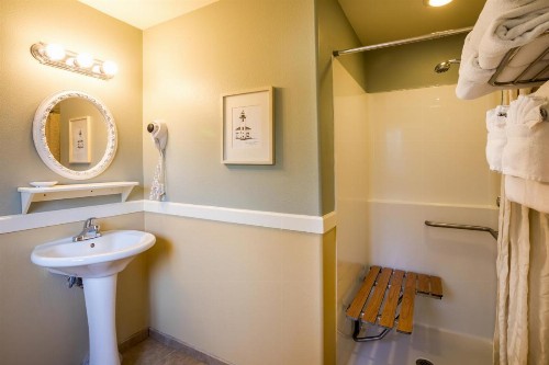 Lighthouse Inn - image 27