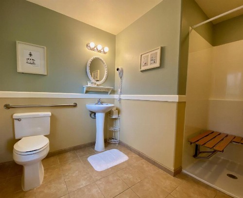 Lighthouse Inn - image 28