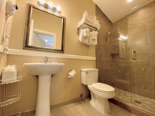 Lighthouse Inn - image 41
