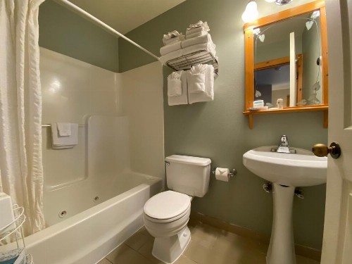Lighthouse Inn - image 7