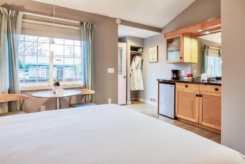 Inn at Haystack Rock - image 10