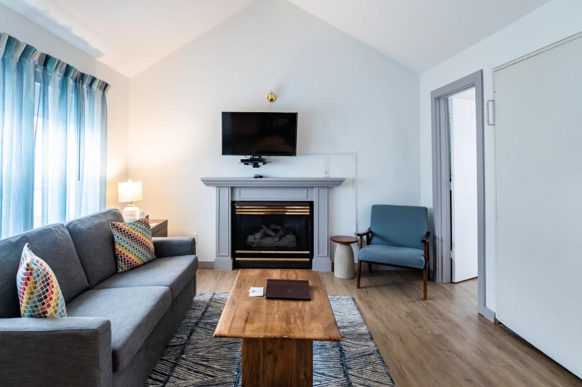 Inn at Haystack Rock - image 7