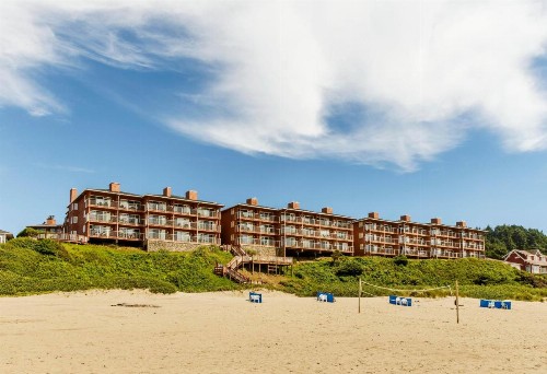 Hallmark Resort in Cannon Beach - image 1