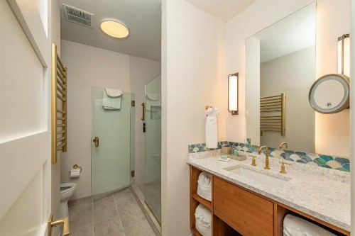 Hallmark Resort in Cannon Beach - image 21