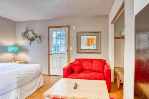 Beaches Inn | Pirates Cove Cabana 8 - image 12
