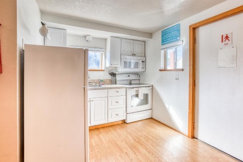 Beaches Inn | Captains Cove Cottage 9 - image 6