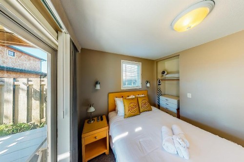Sandals Inn | Oceanside Cabana - image 11