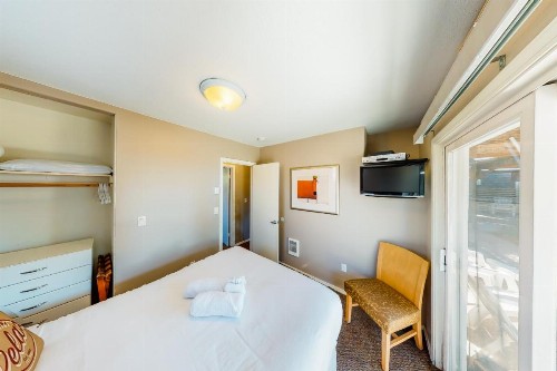 Sandals Inn | Oceanside Cabana - image 7