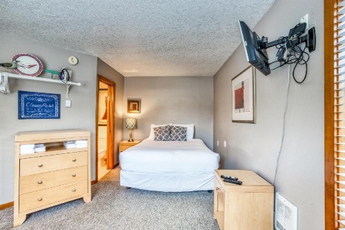 Beaches Inn | Sandpiper Pier Cottage - image 5
