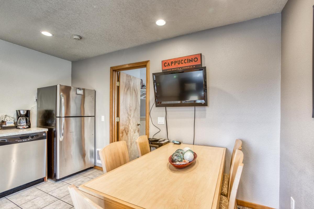 Beaches Inn | Sandpiper Pier Cottage - image 6