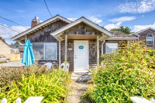Beaches Inn | Buccaneer Bay Bungalow