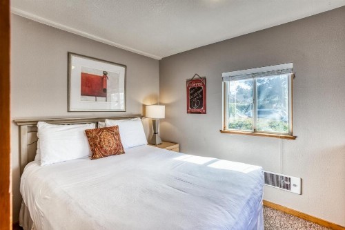Beaches Inn | Buccaneer Bay Bungalow - image 6