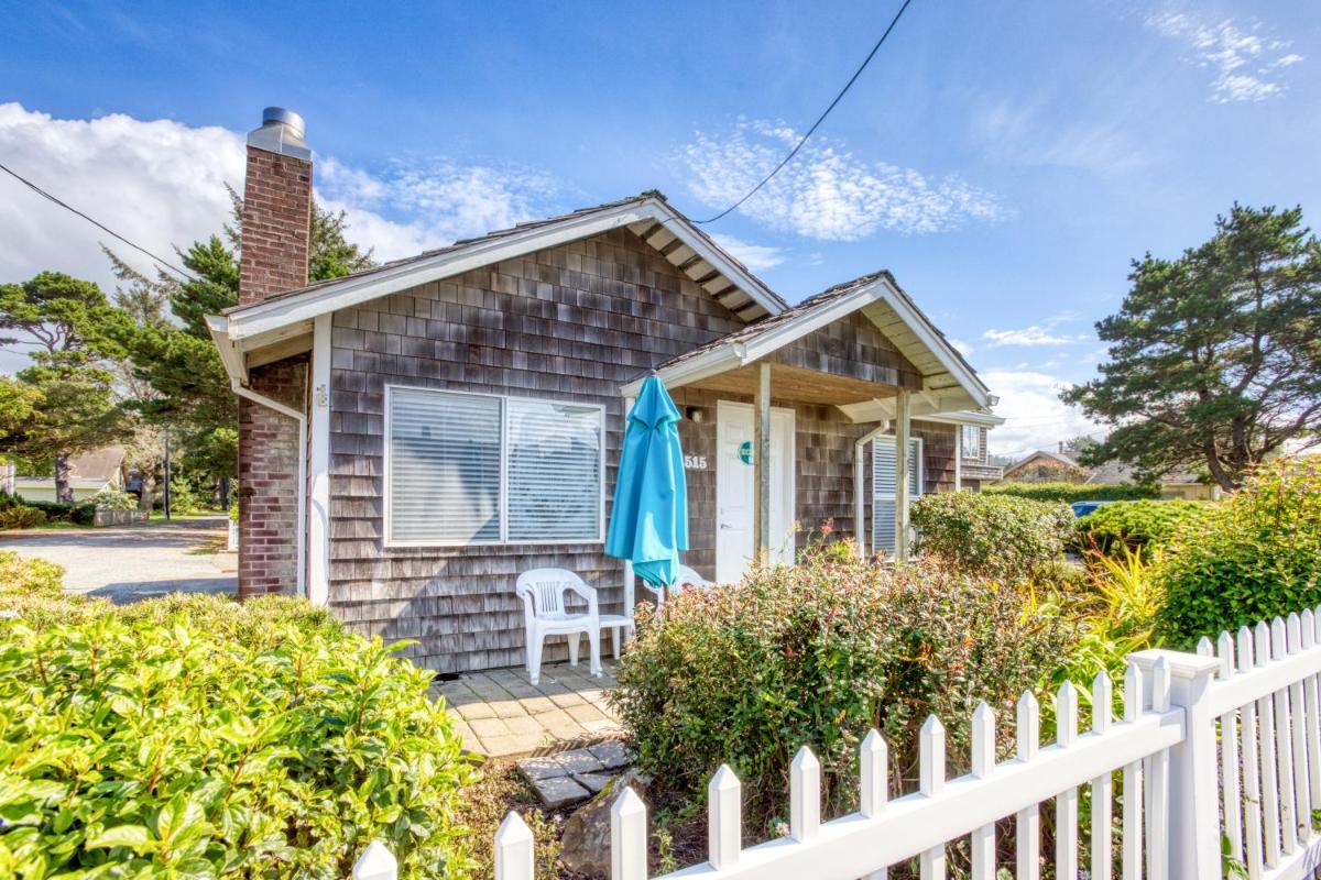 Beaches Inn | Buccaneer Bay Bungalow - image 7