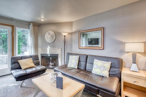 Beaches Inn | Orca Bay Townhouse - image 12
