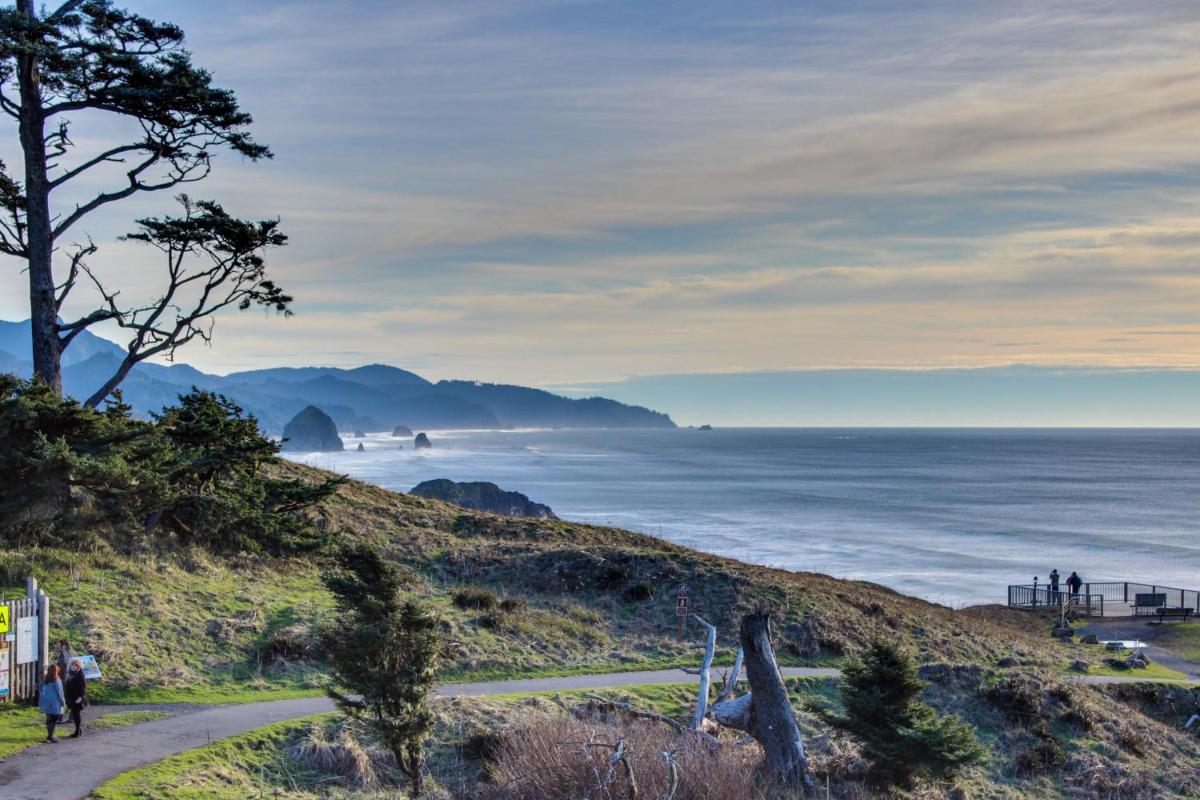 Beaches Inn | Orca Bay Townhouse - image 4