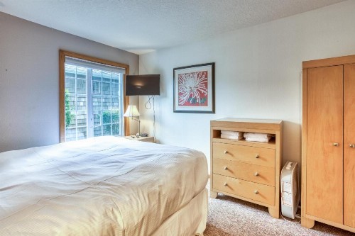 Beaches Inn Fourplex - image 4