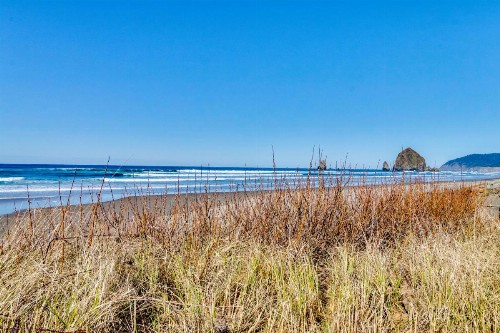 Cozy Cannon Beach Condo - image 9