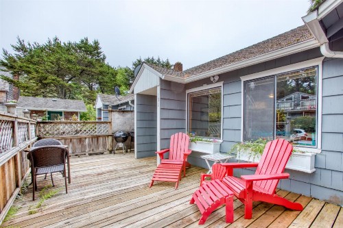 Cozy Cannon Beach Cottage by the Sea - image 10