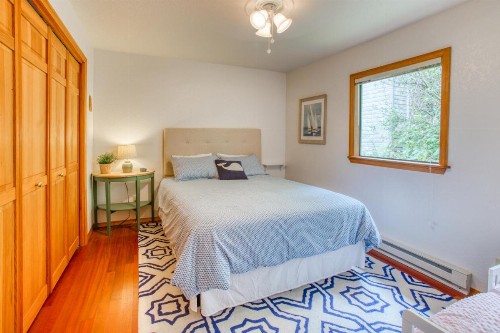 Cozy Cannon Beach Cottage by the Sea - image 12