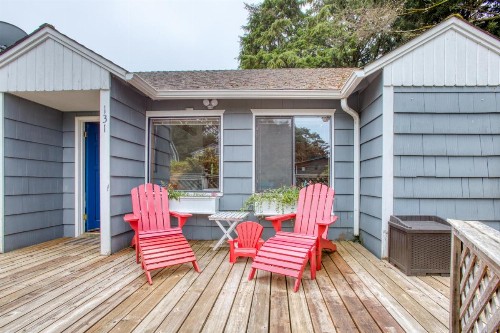 Cozy Cannon Beach Cottage by the Sea - image 9