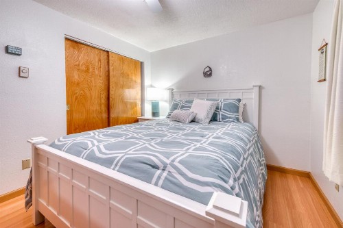 Cottage on Hemlock Street - image 11