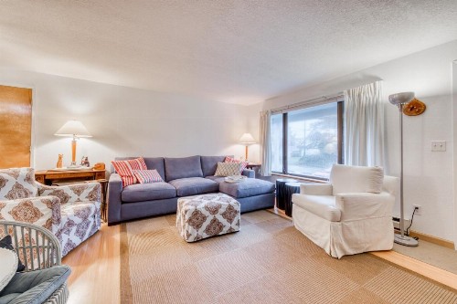 Cottage on Hemlock Street - image 3
