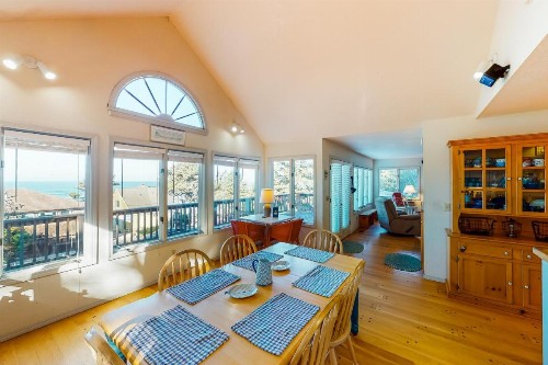 Secluded Cannon Beach Escape - image 10