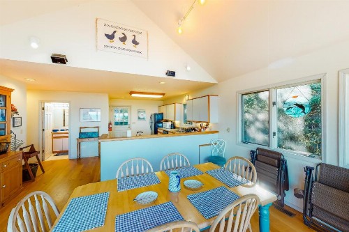Secluded Cannon Beach Escape - image 6