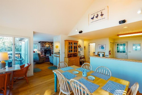 Secluded Cannon Beach Escape - image 8