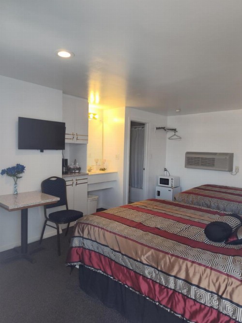 Colorado Inn Motel - image 14