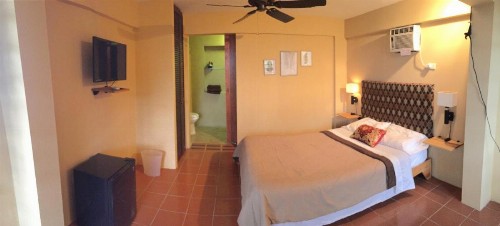 El Pequeño Hotel - image 3