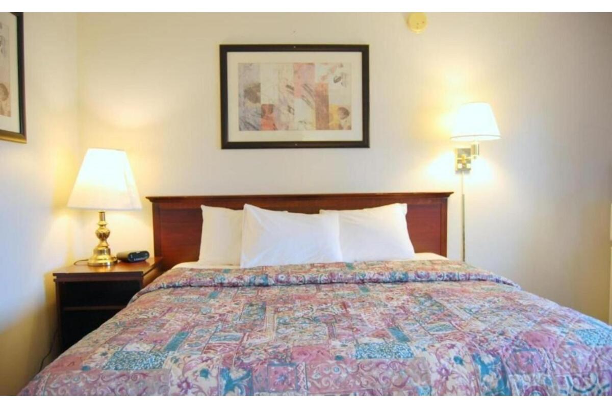 Canton Inn - image 4