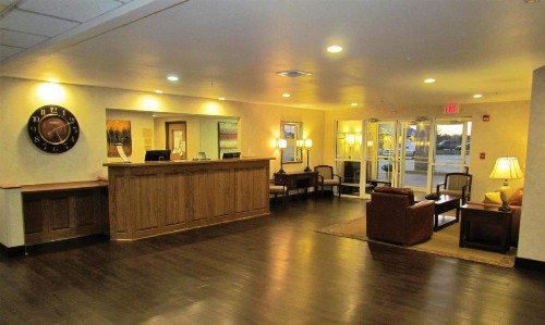 Oak Hill Inn & Suites - image 10