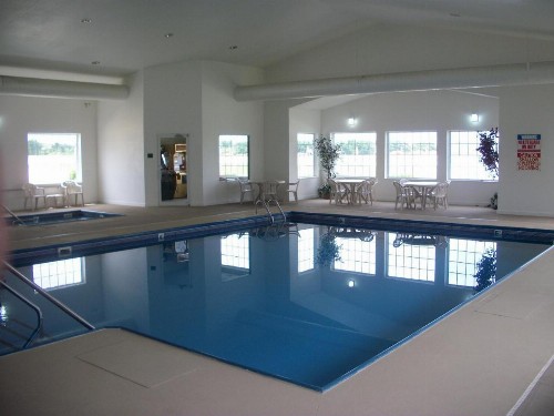 Oak Hill Inn & Suites - image 17