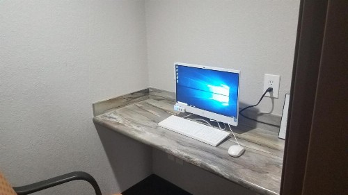 Oak Hill Inn & Suites - image 2