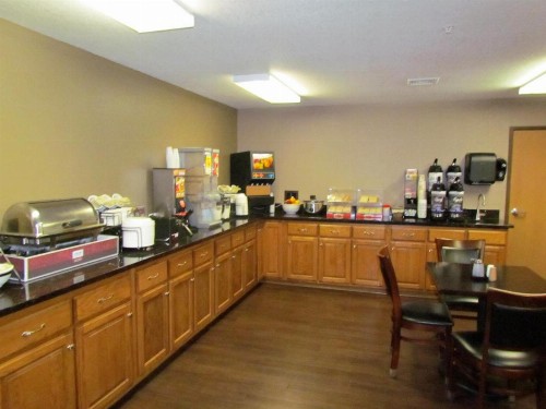 Oak Hill Inn & Suites - image 21