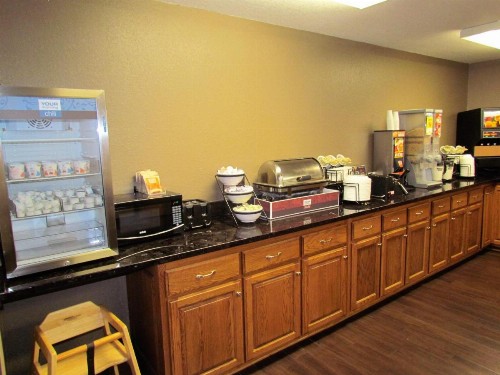 Oak Hill Inn & Suites - image 22