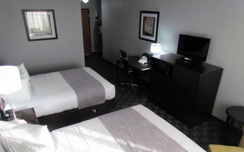 Oak Hill Inn & Suites - image 28