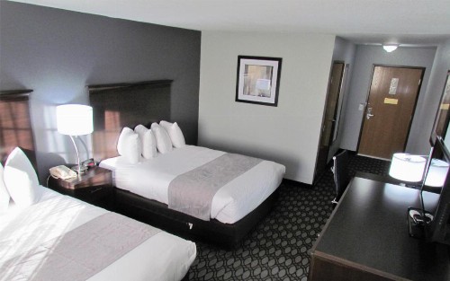 Oak Hill Inn & Suites - image 29