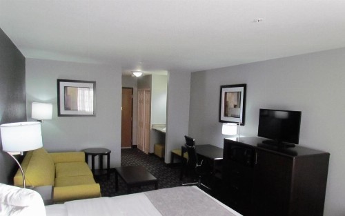 Oak Hill Inn & Suites - image 38