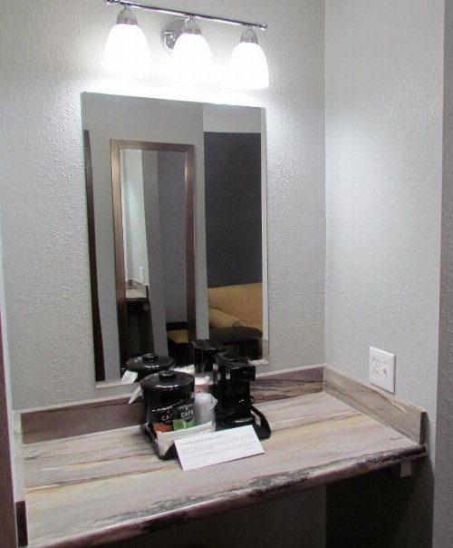 Oak Hill Inn & Suites - image 43
