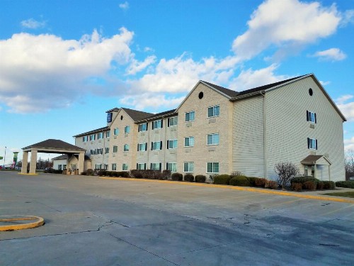 Oak Hill Inn & Suites - image 5
