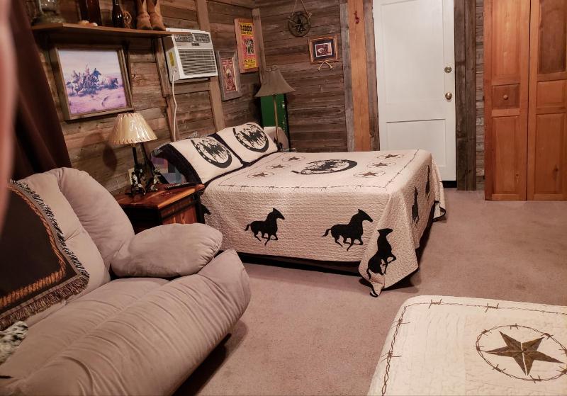 The Buffalo Girls Hotel - image 5