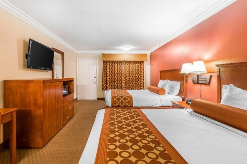 Rodeway Inn & Suites Canyon Lake I-15 - image 11