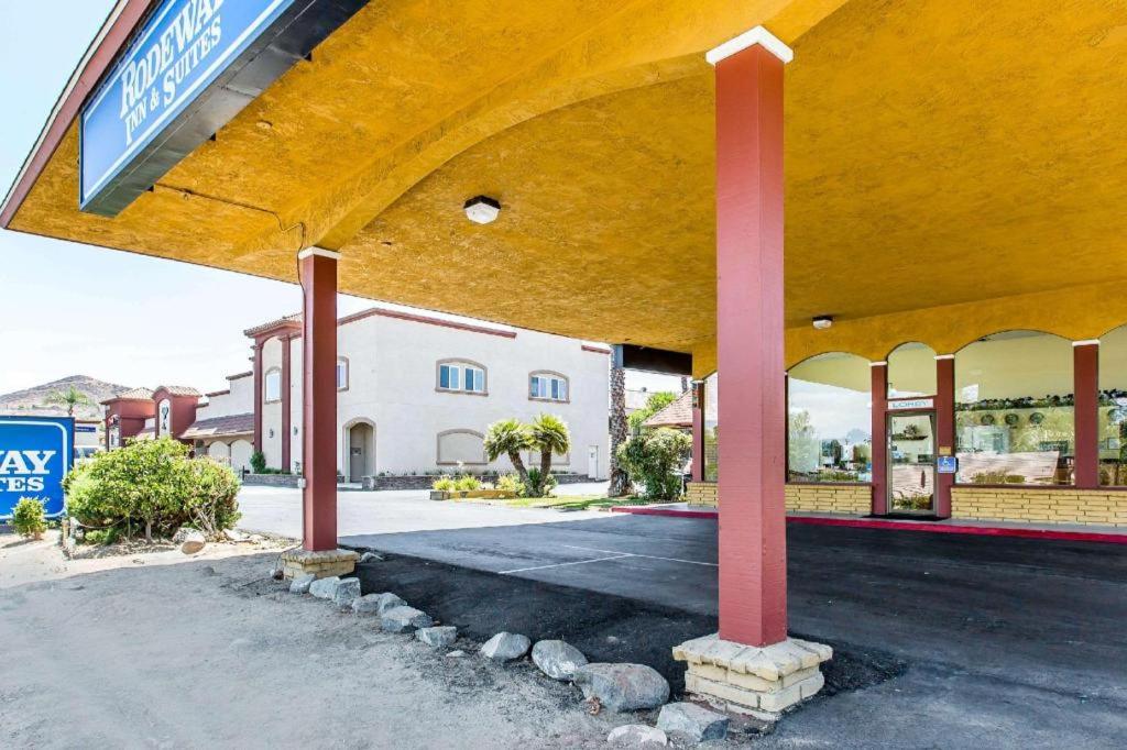 Rodeway Inn & Suites Canyon Lake I-15 - image 3