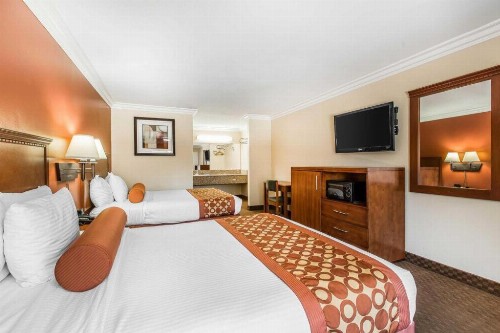 Rodeway Inn & Suites Canyon Lake I-15 - image 17