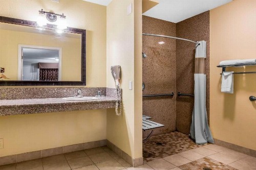 Rodeway Inn & Suites Canyon Lake I-15 - image 18