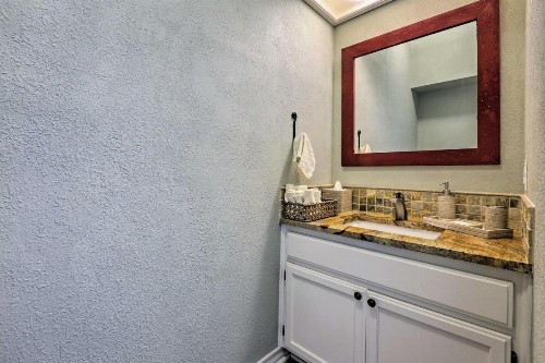 Waterfront Canyon Lake Home - 2 Miles to Marina! - image 7