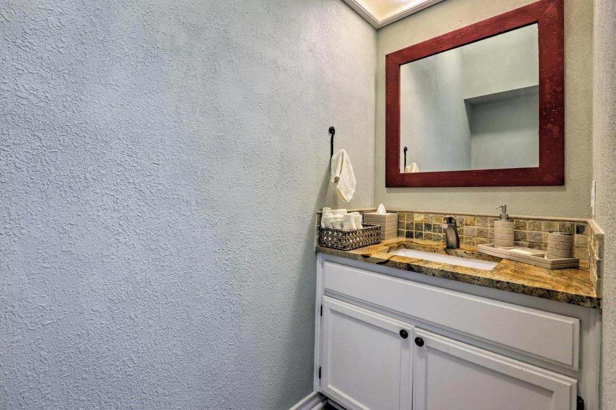 Waterfront Canyon Lake Home - 2 Miles to Marina! - image 7