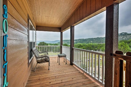Cozy Canyon Lake Cabin with Hill Country Views!